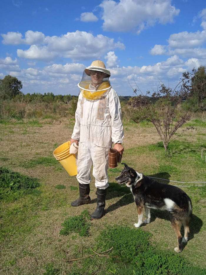 Gernot con traje de apicultor